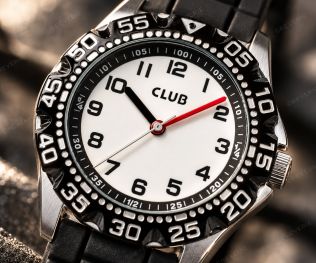 Svart Club barneklokke med 100m vanntetthet i 30mm