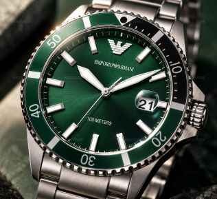 Emporio Armani herreklokke i stål med grønn urskive og dykkerinspirert bezel i 42mm 