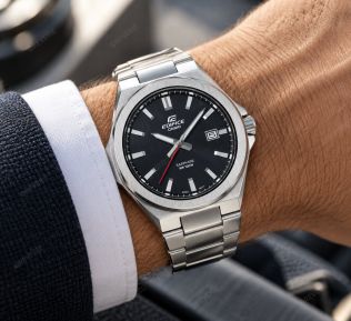 Casio Edifice herreklokke i stål med svart urskive og safirglass i 45mm 