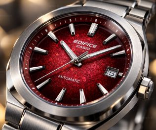 Casio automatisk herreklokke i stål med rød urskive og safirglass i 38mm