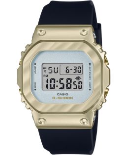 Gullfarget digital G-SHOCK dameklokke med drapert metall design | GM-S5600BC-1ER