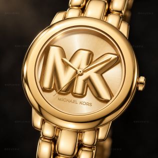 Gullfarget Michael Kors dameklokke med stor MK-logo og kraftig stållenke i 36mm 