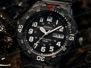 Casio herreklokke, vanntett 100M, svart med dag-dato og dreibar bezel 44mm
