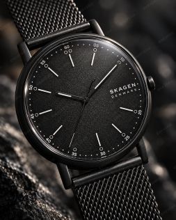 Helsvart Skagen Signatur herreklokke i stål med meshlenke i 40mm
