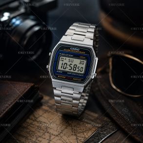 Digital Casio klokke i rustfritt krom med tidløst design 35mm 