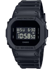Stealth Black G-SHOCK digital klokke med 200M vannmotstand | DW-5600UBB-1ER