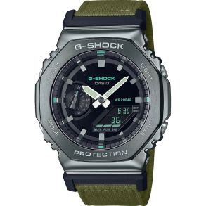 Militærgrønn G-SHOCK med åttekantet stålramme og robust design | GM-2100CB-3AER