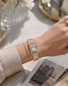 Seiko roségullfarget rektangulær dameklokke med romertall 22mm 