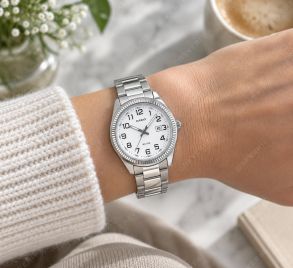 Klassisk Casio dameklokke i stål med hvit urskive i 30mm 