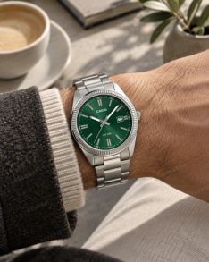 Klassisk Casio herreklokke i stål med grønn urskive i 38mm