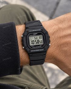 Svart Casio digital sportsklokke til herre i 43mm