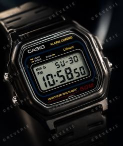 Kompakt digital Casio sportsklokke med slitesterk design 33mm 