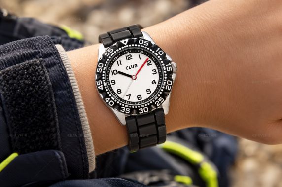 Svart Club barneklokke med 100m vanntetthet i 30mm