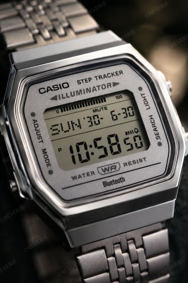 Casio retro digitalklokke med skritteller og Bluetooth 38mm