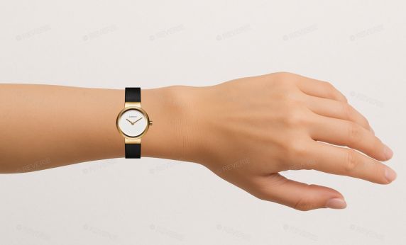 Feminint dameur med hvit urskive og gyllen finish | AIW7604