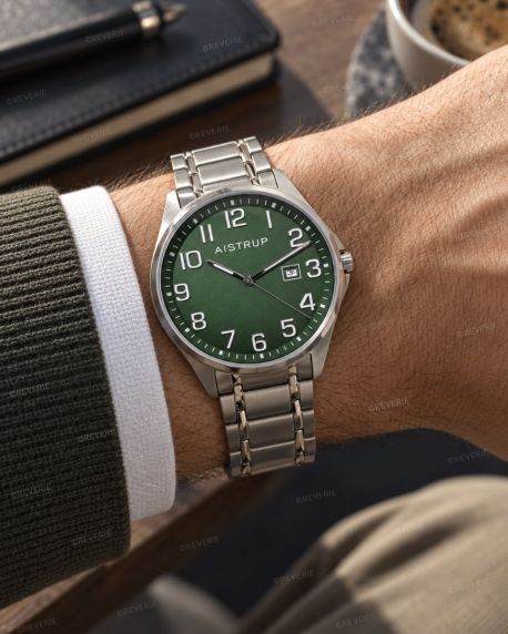 Aistrup grønn titanklokke med safirglass og EZ-Read 41mm