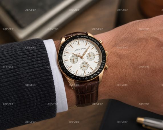 Aistrup AIW8702 Classic Sapphire Chronograph herreur med hvit urskive og brun lærrem | AIW8702