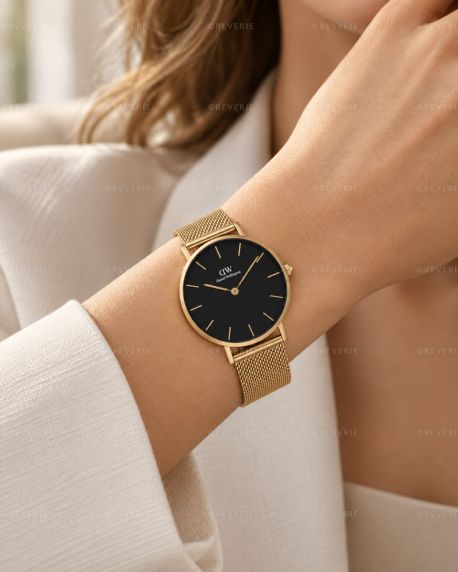 Gyllen Daniel Wellington dameklokke med svart urskive og meshlenke i 32mm