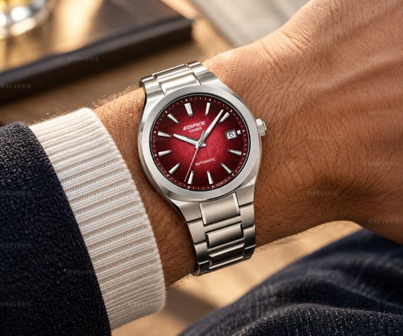 Casio automatisk herreklokke i stål med rød urskive og safirglass i 38mm