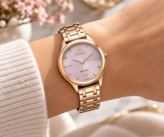 Roségullfarget Citizen dameklokke med rosa urskive og solenergi i 32mm