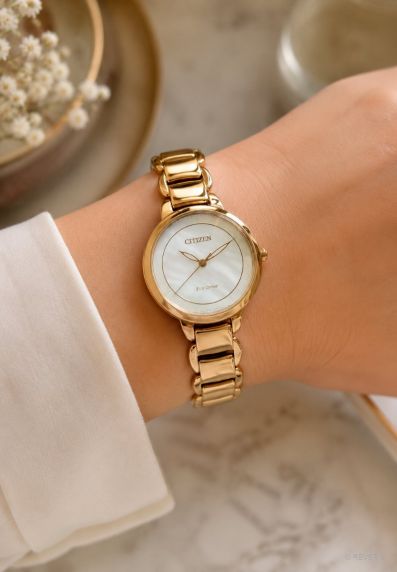 Citizen Eco-drive dameklokke med perlemor urskive | Roseguldbelagt eleganse med seks måneders gangreserve