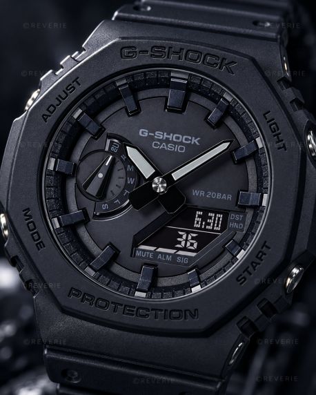 Svart Casio G-Shock herreklokke med åttekantet design og analog-digital visning i 45mm