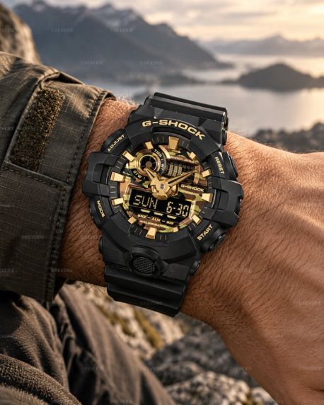 Svart Casio G-Shock herreklokke med gyllent kamuflasjemønster i 53mm