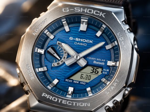 Casio G-Shock dykkerklokke i stål med blå urskive, ana-digi og solenergi i 44mm