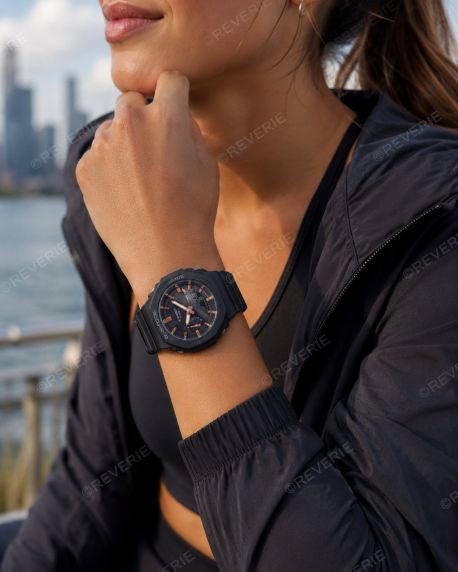 Slank svart Casio G-Shock med Carbon Core Guard 42mm