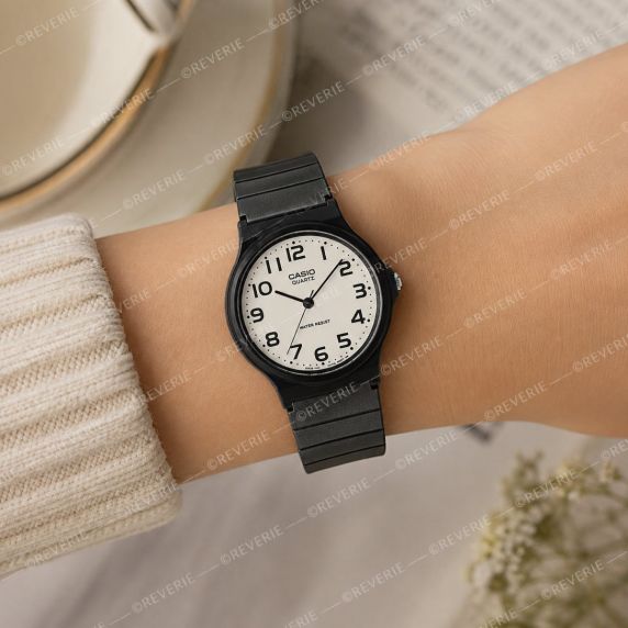 Klassisk analog klokke med hvit urskive og arabiske tall 34mm
