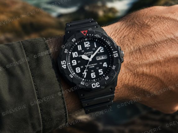 Casio herreklokke, vanntett 100M, svart med dag-dato og dreibar bezel 44mm