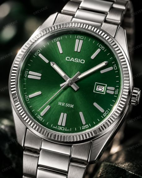 Klassisk Casio herreklokke i stål med grønn urskive i 38mm