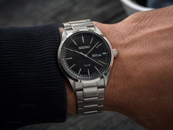 Svart urskive med stil - Seiko Solar Sapphire