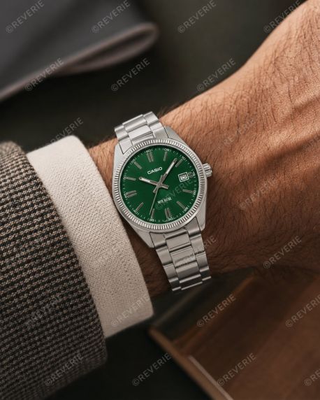 Casio unisex klokke i stål med grønn urskive i 35mm